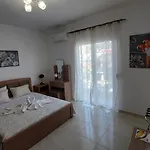 George & Chrysi Apartment