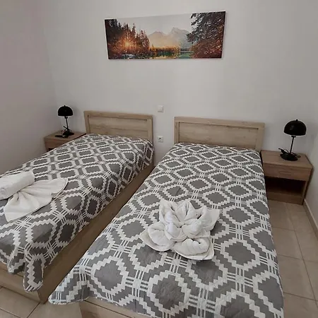 George & Chrysi Kremastí