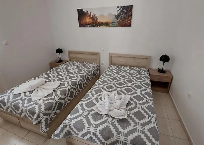 George & Chrysi Kremastí